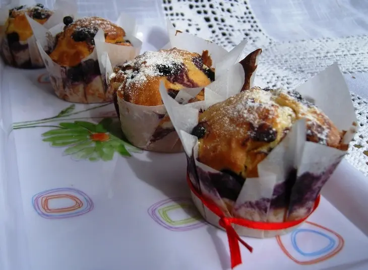Маффины с белым шоколадом и черникой: шаг 8