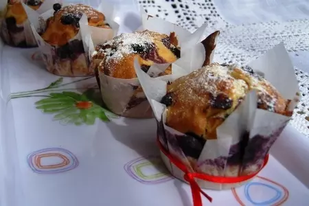 Маффины с белым шоколадом и черникой: шаг 8