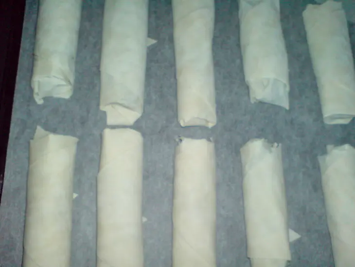 Рулеты с филадельфией,орехами и помидорками  ("börek"): шаг 5