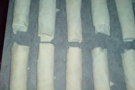 Рулеты с филадельфией,орехами и помидорками  ("börek"): шаг 5