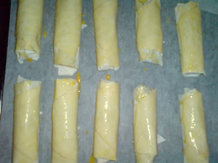 Рулеты с филадельфией,орехами и помидорками  ("börek"): шаг 6