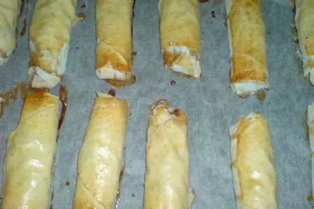 Рулеты с филадельфией,орехами и помидорками  ("börek"): шаг 7