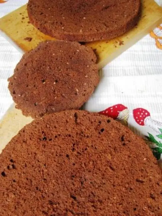 Шоколадно-ореховый торт с прослойкой из чернослива и нотами ликёра моцарт (для дуэли :): шаг 7