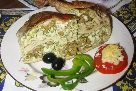 Праздничная курица, фаршированная лисичками, сыром и шпинатом: шаг 3