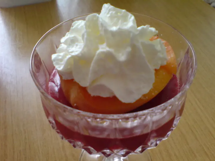Малиновое желе с замороженным нектарином ("pesche in coppe con lamponi" ): шаг 6