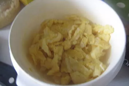Жаренная лапша с креветками и овощами / egg noodles with shrimps and vegetable /: шаг 3