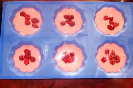 Малиновые кексы на киселе: шаг 1