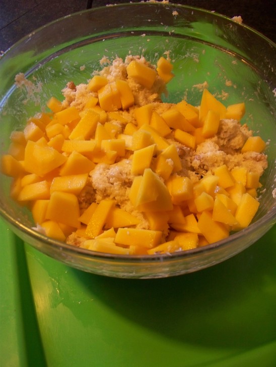 Печенье  кокосовое с орехами и манго: шаг 6