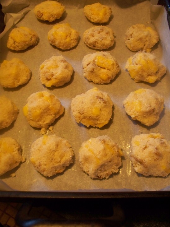Печенье  кокосовое с орехами и манго: шаг 7