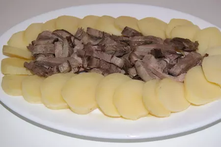 Наш любимый  картофельный салат: шаг 1