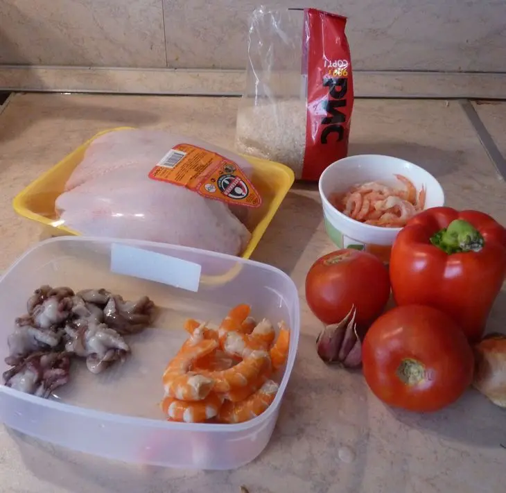 Паэлья с курицей и мореподуктами: шаг 1