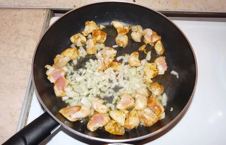 Паэлья с курицей и мореподуктами: шаг 2