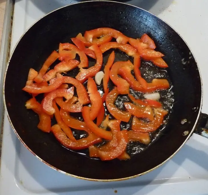 Паэлья с курицей и мореподуктами: шаг 4