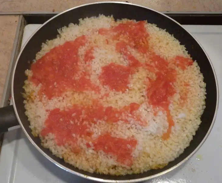 Паэлья с курицей и мореподуктами: шаг 6