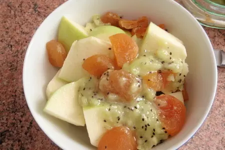 Курица запеченная с киви и сухофруктами.: шаг 2