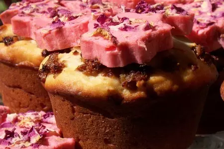 Маффины с изюмом ,орехами и лепестками роз "изюмительные" дуэль.: шаг 17