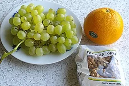 Салат из курицы с виноградом: шаг 1