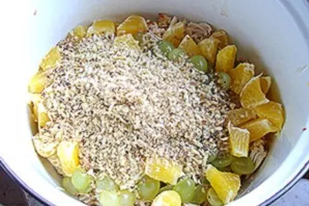 Салат из курицы с виноградом: шаг 8