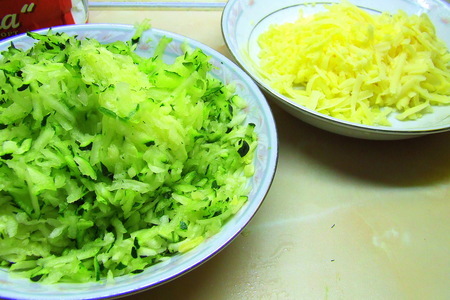 Кекс-суфле из кабачка с сырами и зеленью.: шаг 3