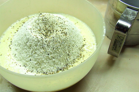 Кекс-суфле из кабачка с сырами и зеленью.: шаг 5