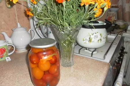 Помидоры с бархатцами: шаг 3