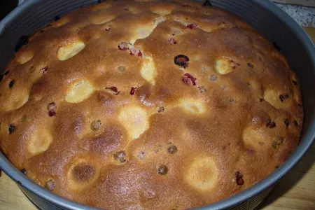 Пирог  " шалунья " (с абрикосами и смородиной): шаг 6