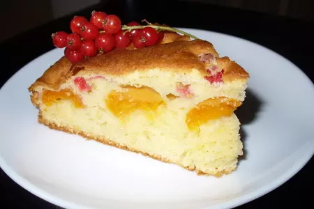 Пирог  " шалунья " (с абрикосами и смородиной): шаг 8