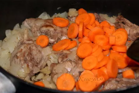 Жаркое из утки с лисичками и картофелем: шаг 3