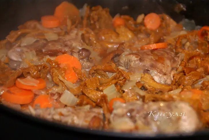 Жаркое из утки с лисичками и картофелем: шаг 4