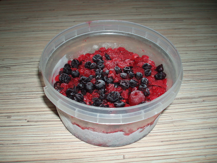 Компот из замороженных ягод: шаг 2