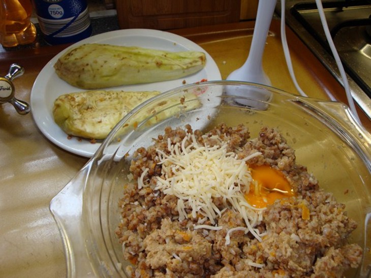 Гречнево - баклажановые оладики с соусом и с начинкой: шаг 1
