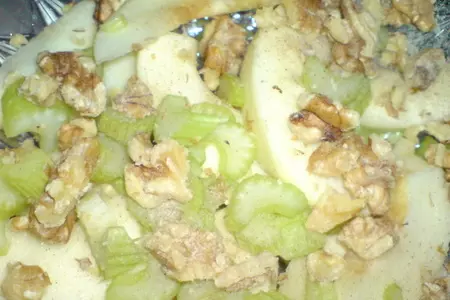 Салат  "вальдорф"  с сушёной клюквой и сыром brie  .: шаг 3