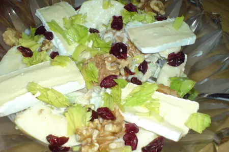 Салат  "вальдорф"  с сушёной клюквой и сыром brie  .: шаг 4