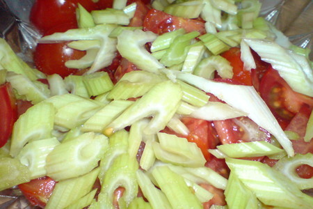 Салат из помидорок,сельдерея и арахиса: шаг 4