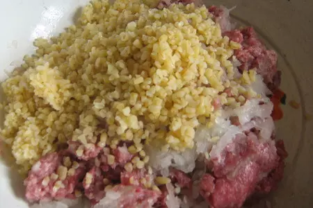 Половинки перцев, фаршированных булгуром и мясом.: шаг 5