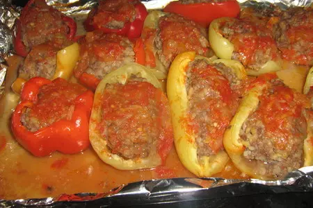 Половинки перцев, фаршированных булгуром и мясом.: шаг 12