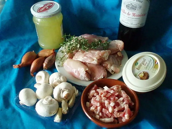 Coq au vin, но не петух, а курица в вине: шаг 1