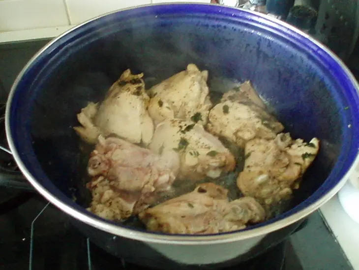 Coq au vin, но не петух, а курица в вине: шаг 2