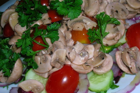 Овощной салат с быстромаринованными шампиньонами: шаг 5