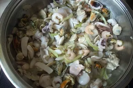 "лингвини di mare" лапша с морским коктейлем в сливочном соусе: шаг 3