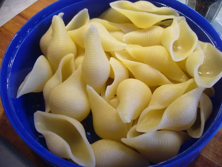 Фаршированные вегетарианские conchiglioni (гигантские ракушки): шаг 2