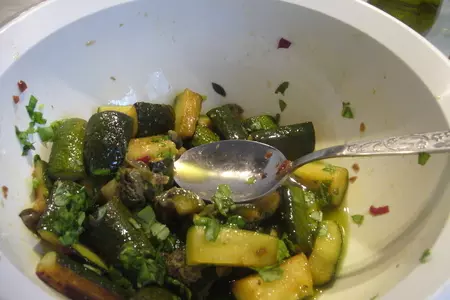 Быстрые маринованные  с каперсами цукини-антипасти: шаг 3