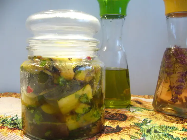 Быстрые маринованные  с каперсами цукини-антипасти: шаг 4