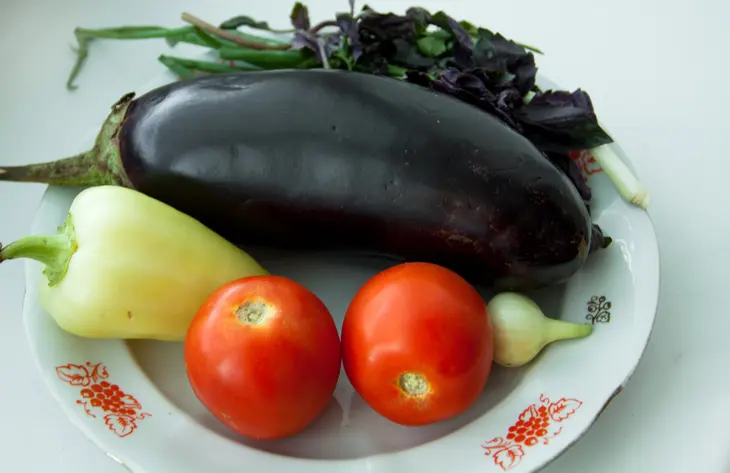 Баклажаны фаршированые с греческими нотками: шаг 1