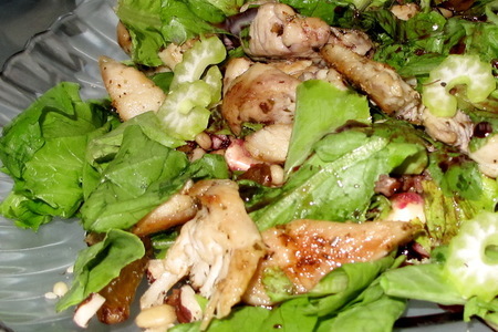 Салат в уксусно-медовом соусе  из печени (курицы) и орехов: шаг 8