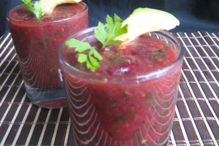 Холодный суп из красной смородины и помидоров с авокадо: шаг 6