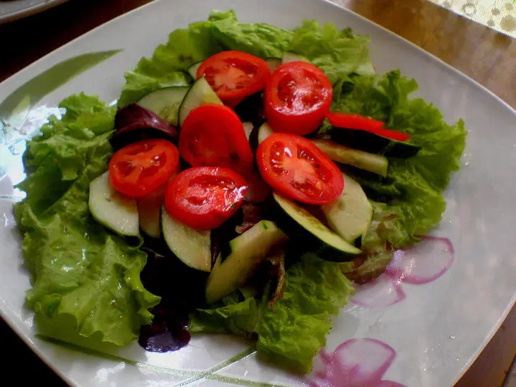 Теплый салат с куриной печенью и шампиньонами: шаг 1