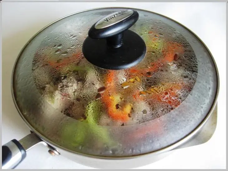 Куриная печень, жаренная с луком и сладким перцем: шаг 8