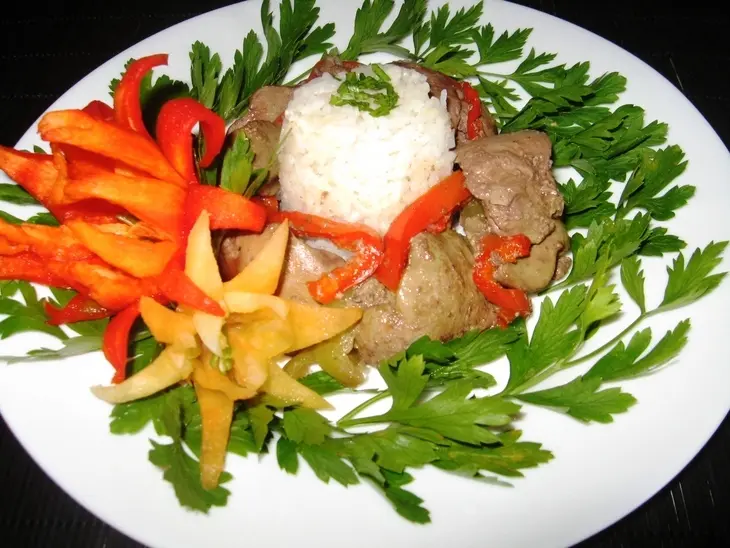 Куриная печень, жаренная с луком и сладким перцем: шаг 10