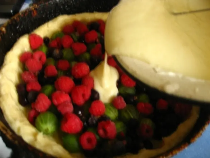 Заливной ягодный пирог: шаг 7